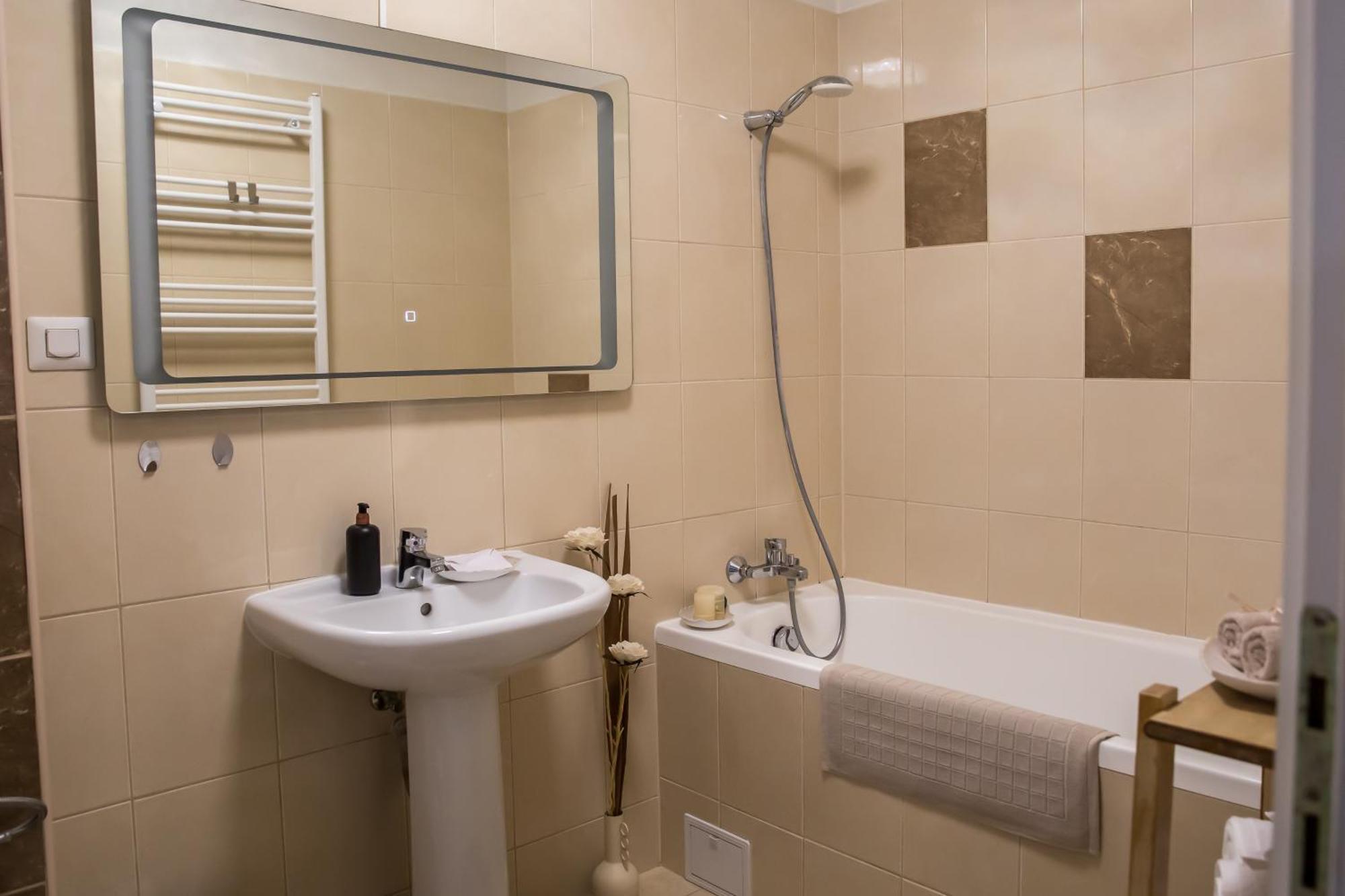 Jsn House - Private Parking & Premium Services Бухарест Екстер'єр фото