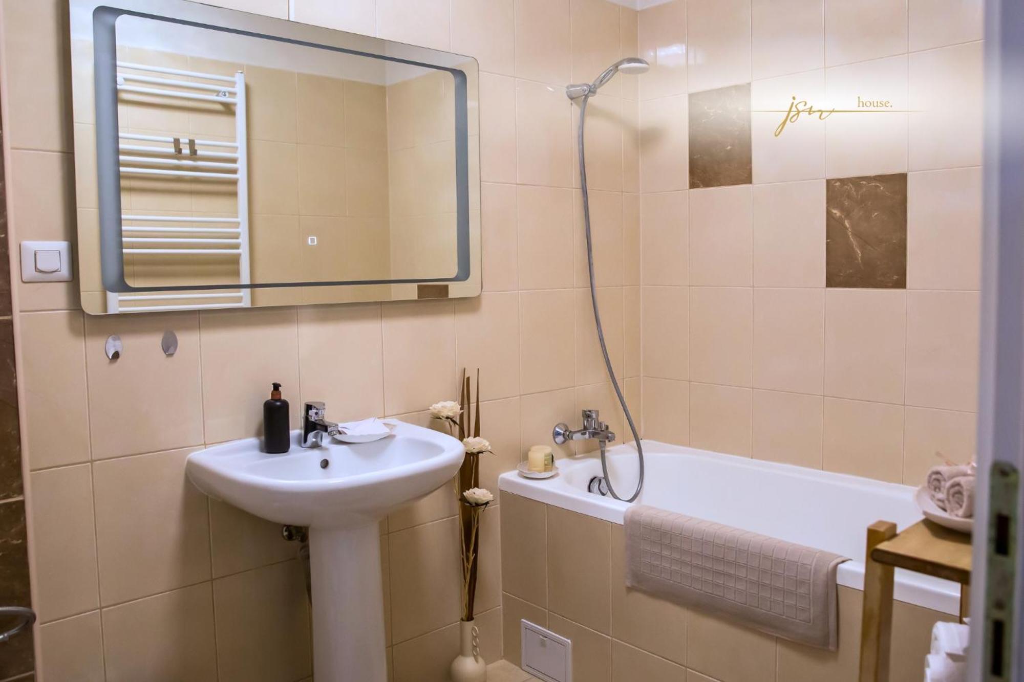 Jsn House - Private Parking & Premium Services Бухарест Екстер'єр фото